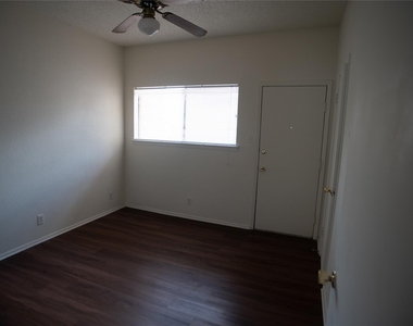 3000 Guadalupe St - Photo Thumbnail 6