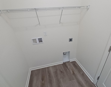 908 W 9th Street - Photo Thumbnail 16