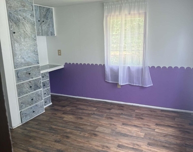 823 Janet Avenue - Photo Thumbnail 2