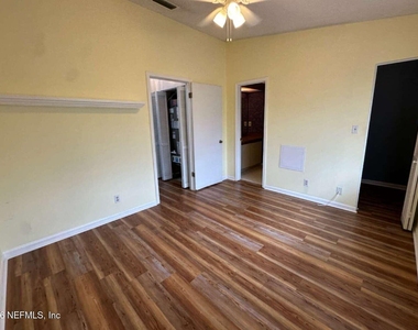 7701 Baymeadows Circle W - Photo Thumbnail 12