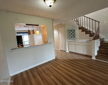 7701 Baymeadows Circle W - Photo Thumbnail 7