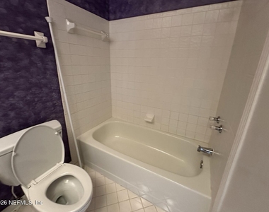 7701 Baymeadows Circle W - Photo Thumbnail 10