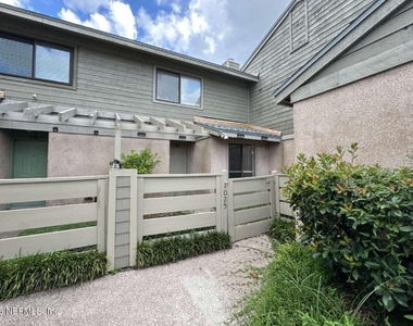 7701 Baymeadows Circle W - Photo Thumbnail 4