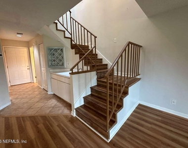 7701 Baymeadows Circle W - Photo Thumbnail 9