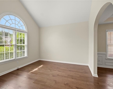 1124 Sadlers Way - Photo Thumbnail 4