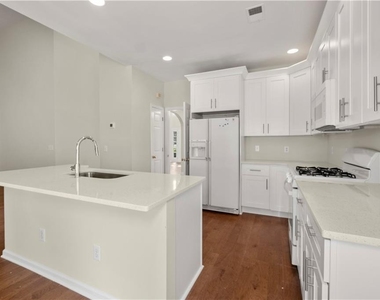 1124 Sadlers Way - Photo Thumbnail 8