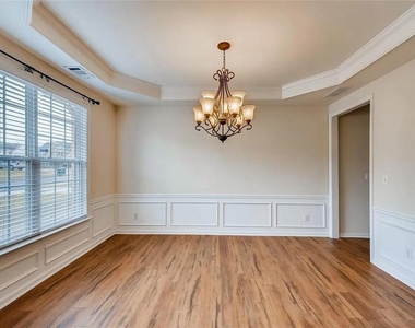 520 Midhurst Place - Photo Thumbnail 7