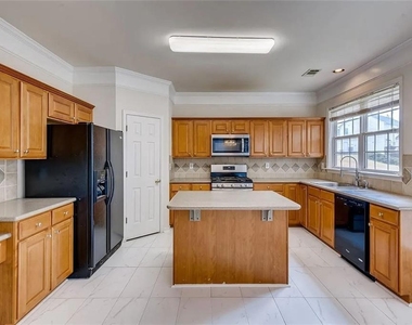 520 Midhurst Place - Photo Thumbnail 13