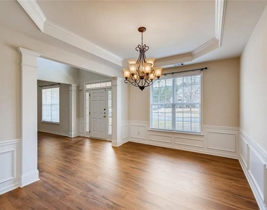 520 Midhurst Place - Photo Thumbnail 6