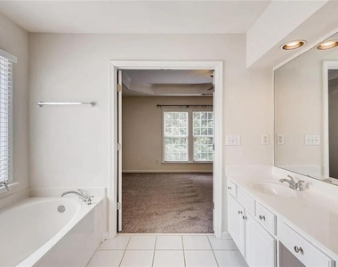 520 Midhurst Place - Photo Thumbnail 17