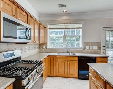 520 Midhurst Place - Photo Thumbnail 11