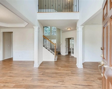 520 Midhurst Place - Photo Thumbnail 8
