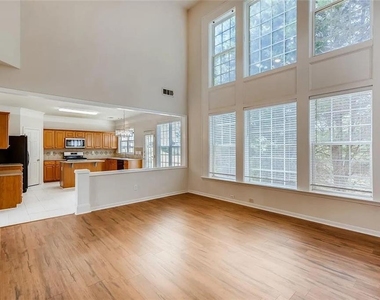 520 Midhurst Place - Photo Thumbnail 3
