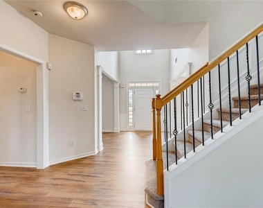 520 Midhurst Place - Photo Thumbnail 9