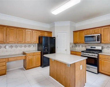 520 Midhurst Place - Photo Thumbnail 12