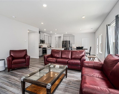 279 Persian Ivy Way - Photo Thumbnail 4