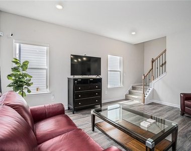 279 Persian Ivy Way - Photo Thumbnail 5