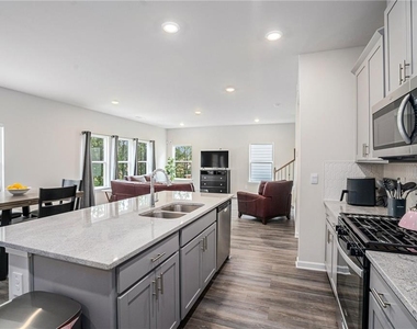 279 Persian Ivy Way - Photo Thumbnail 12