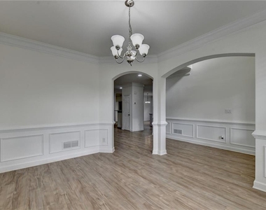 2511 Royston Drive - Photo Thumbnail 8