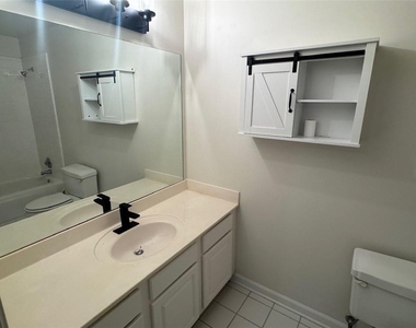 3314 Collier Point - Photo Thumbnail 17