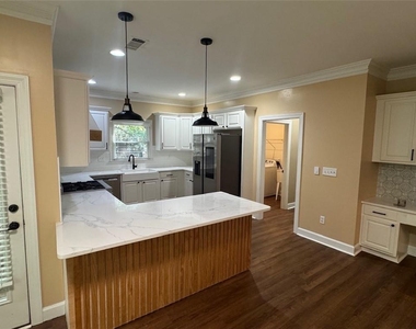 3314 Collier Point - Photo Thumbnail 5
