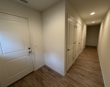 118 N Prospect Street - Photo Thumbnail 2