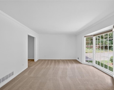 447 Cove Drive - Photo Thumbnail 2
