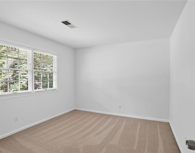 447 Cove Drive - Photo Thumbnail 14