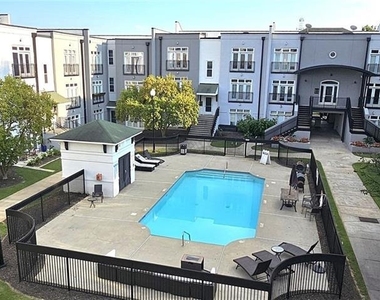 502 Pryor Street Sw - Photo Thumbnail 8