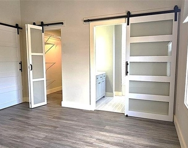502 Pryor Street Sw - Photo Thumbnail 6