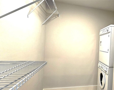 502 Pryor Street Sw - Photo Thumbnail 13