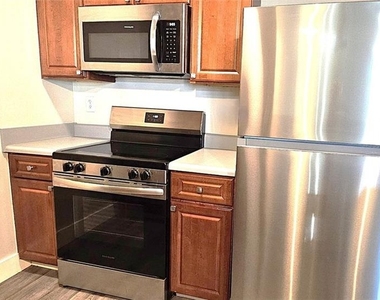 502 Pryor Street Sw - Photo Thumbnail 4
