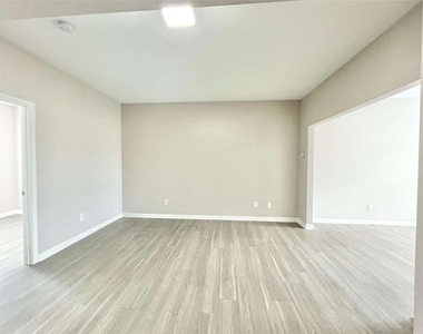 729 Wheel House Lane - Photo Thumbnail 3