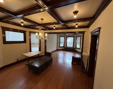 2448 W Gunnison Street - Photo Thumbnail 2