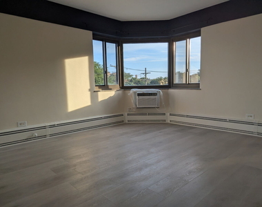 7337 S South Shore Drive - Photo Thumbnail 3