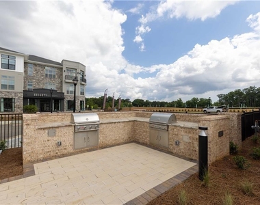 1112 Larkin Drive - Photo Thumbnail 13