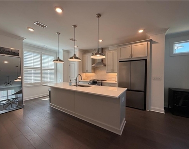 1112 Larkin Drive - Photo Thumbnail 3
