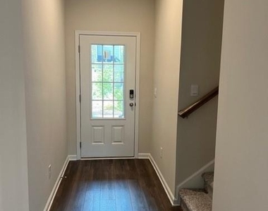 950 Sunny Lake Drive - Photo Thumbnail 4