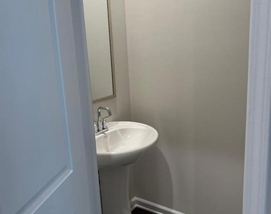 950 Sunny Lake Drive - Photo Thumbnail 11