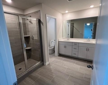 950 Sunny Lake Drive - Photo Thumbnail 21