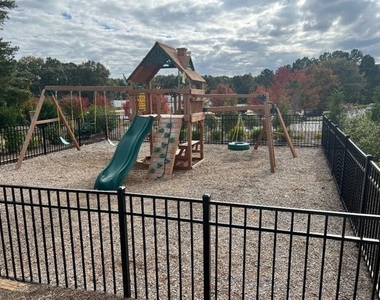 950 Sunny Lake Drive - Photo Thumbnail 35