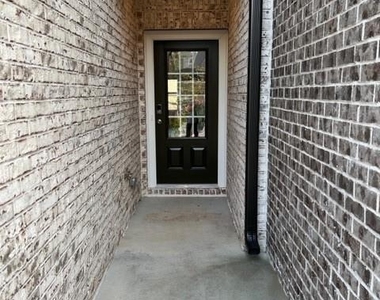 950 Sunny Lake Drive - Photo Thumbnail 3