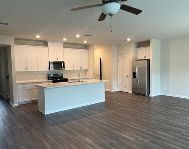 950 Sunny Lake Drive - Photo Thumbnail 8