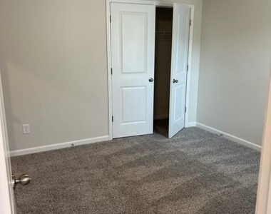 950 Sunny Lake Drive - Photo Thumbnail 27