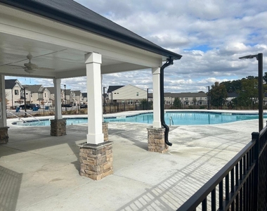 950 Sunny Lake Drive - Photo Thumbnail 33