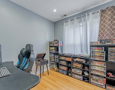 5717 N Kimball Avenue - Photo Thumbnail 8