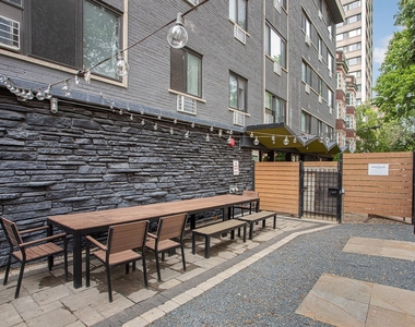 6134 N Kenmore Avenue - Photo Thumbnail 10
