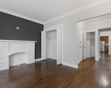 1100 W Glenlake Avenue - Photo Thumbnail 2