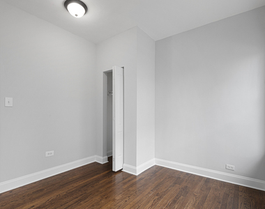 1100 W Glenlake Avenue - Photo Thumbnail 9
