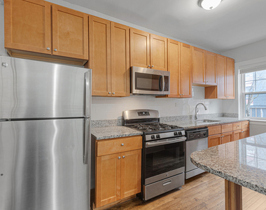 1100 W Glenlake Avenue - Photo Thumbnail 3